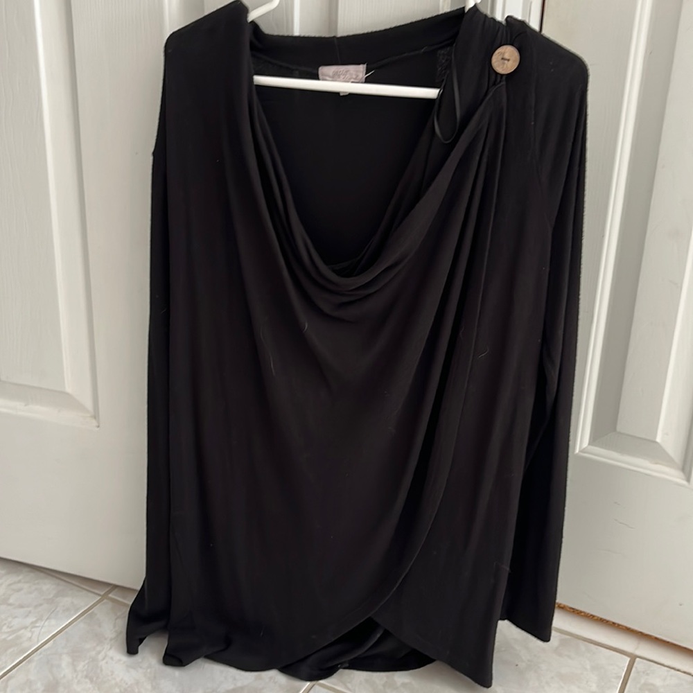 Crossover black sweater too with button detail